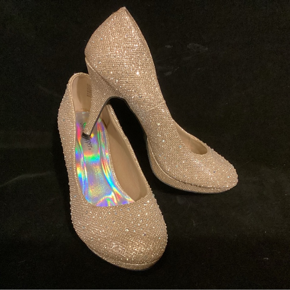 Silver Slipper Flirty Mirage 3.5 inch heels in gold, size 8.5